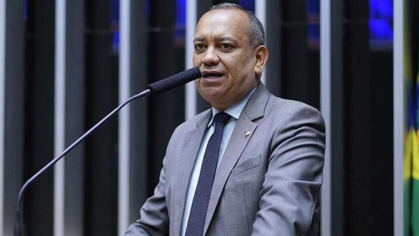 Max Rodrigues Lemos é um político brasileiro filiado ao União Brasil. Foi prefeito de Queimados por dois mandatos, secretário de Infraestrutura e Obras do Rio de Janeiro, deputado estadual e atualmente é deputado federal. - Sputnik Brasil