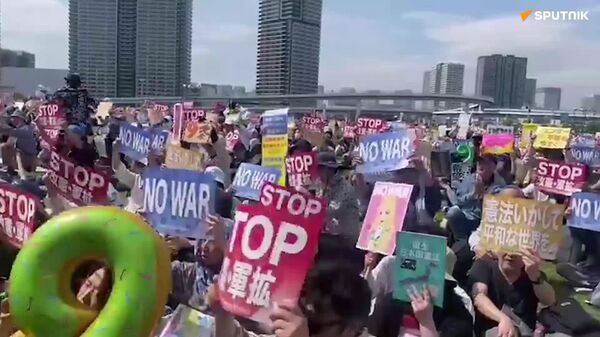 Manifestação pela Constituição 'pacífica' reúne número recorde de 50 mil participantes no Japão - Sputnik Brasil