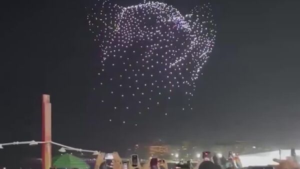 Shakira ilumina o céu de Copacabana com show de drones - Sputnik Brasil