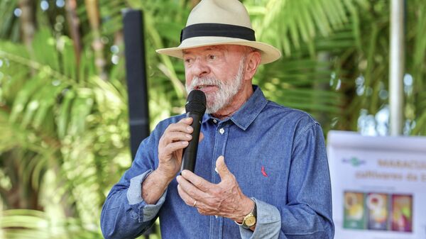 O presidente Luiz Inácio Lula da Silva visita o pomar da ciência, onde serão apresentadas pesquisas de pitaya, maracujá e baunilha e participa da cerimônia de abertura da Feira Brasil na Mesa, na Embrapa Cerrados, em Planaltina, Brasília (DF), 23 de abril de 2026  - Sputnik Brasil