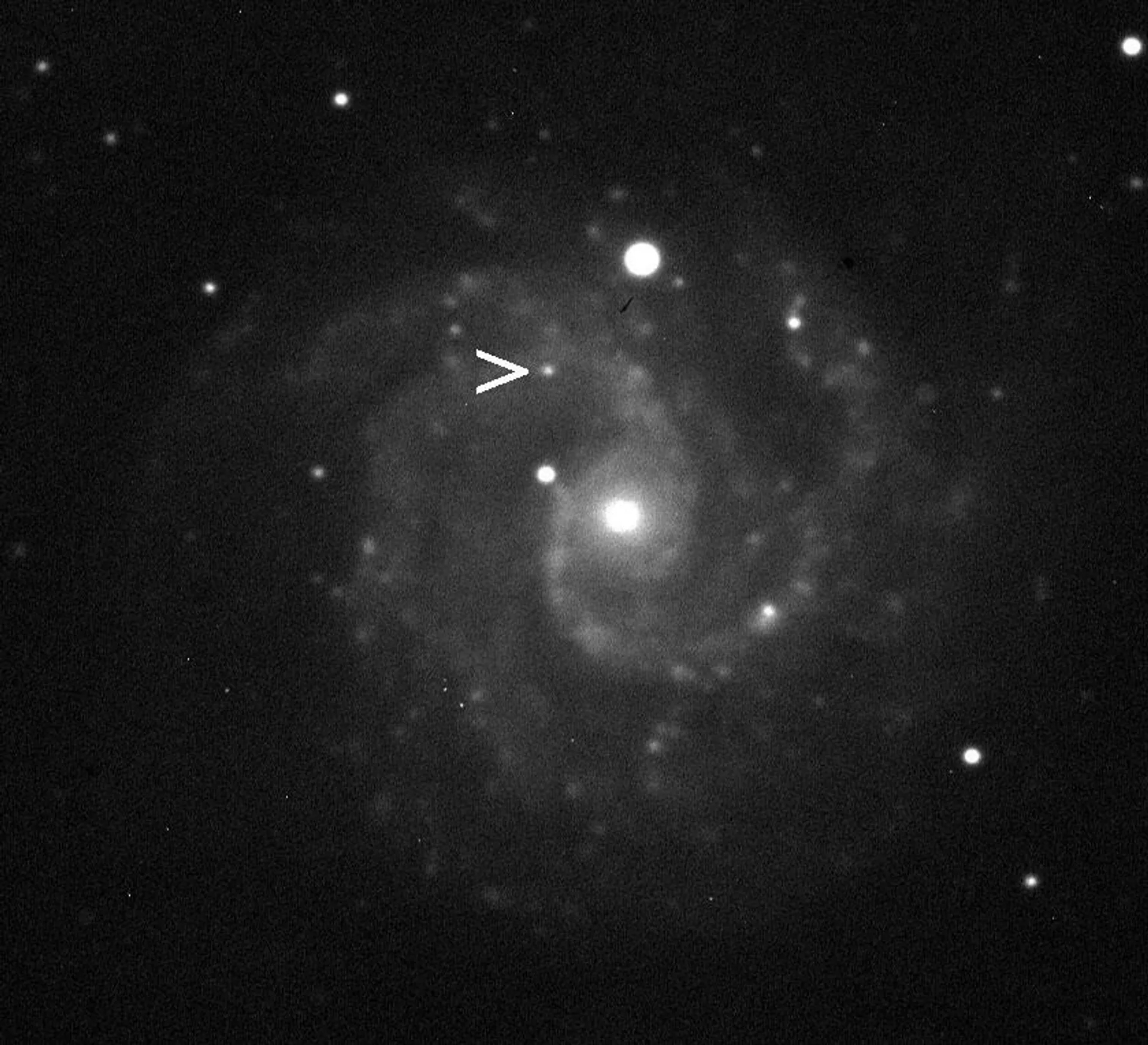 Exposição de 3 minutos de NGC 3184 mostrando o transiente óptico (SN 2010dn) observado com um telescópio de 24 polegadas. NGC 3184 tem magnitude aproximada de 10,4 - Sputnik Brasil, 1920, 04.05.2026