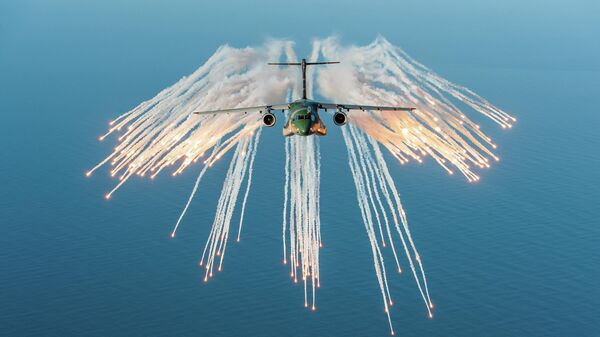 Embraer C-390 Millennium durante demonstração de voo - Sputnik Brasil
