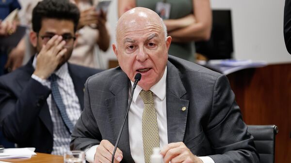 O deputado Arnaldo Jardim (Cidadania-SP), relator do Projeto de Lei dos Mineirais Críticos, durante reunião na Câmara dos Deputados, em 28 de abril de 2026 - Sputnik Brasil