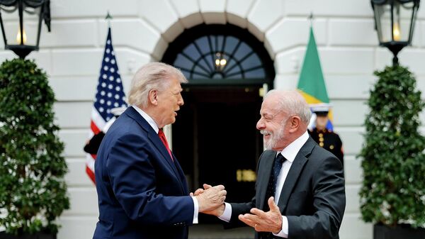 Presidente Luiz Inácio Lula da Silva é recebido pelo presidente norte-americano Donald Trump na Casa Branca. 7 de maio de 2026 - Sputnik Brasil