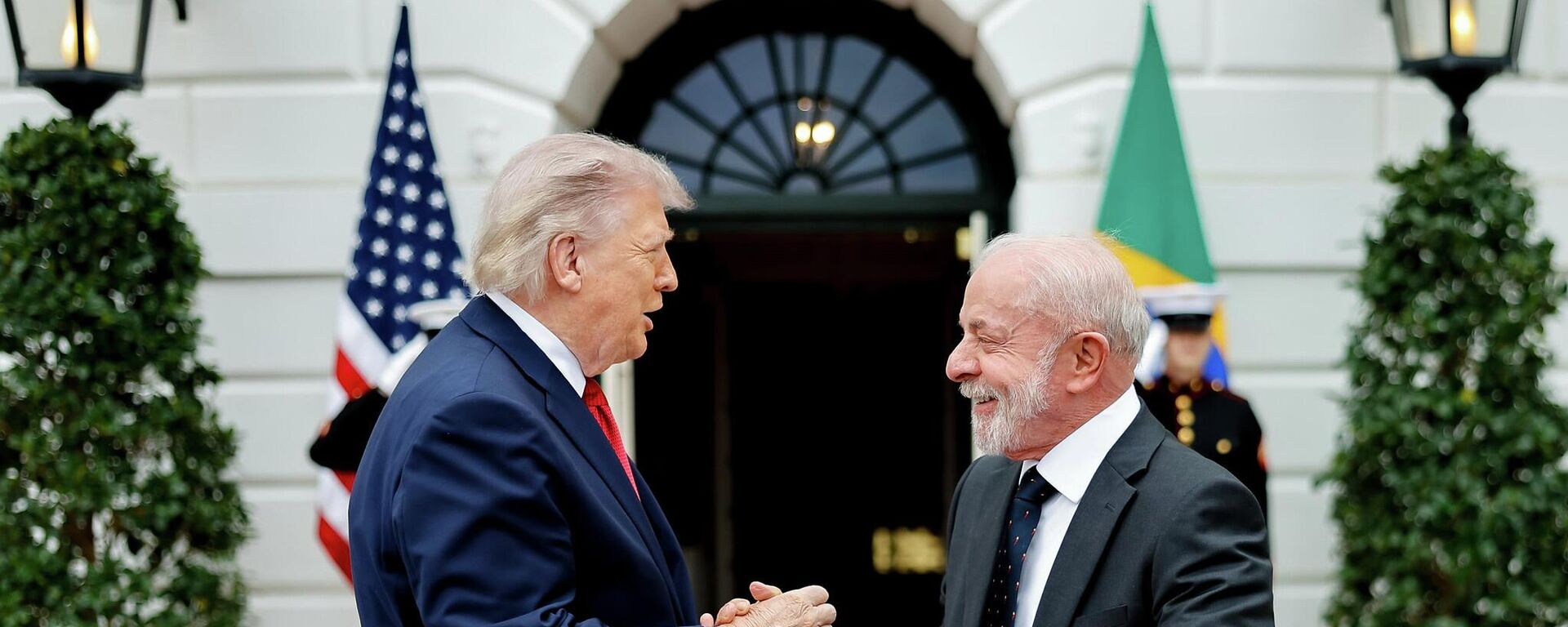 Presidente Luiz Inácio Lula da Silva é recebido pelo presidente norte-americano Donald Trump na Casa Branca. 7 de maio de 2026 - Sputnik Brasil, 1920, 07.05.2026