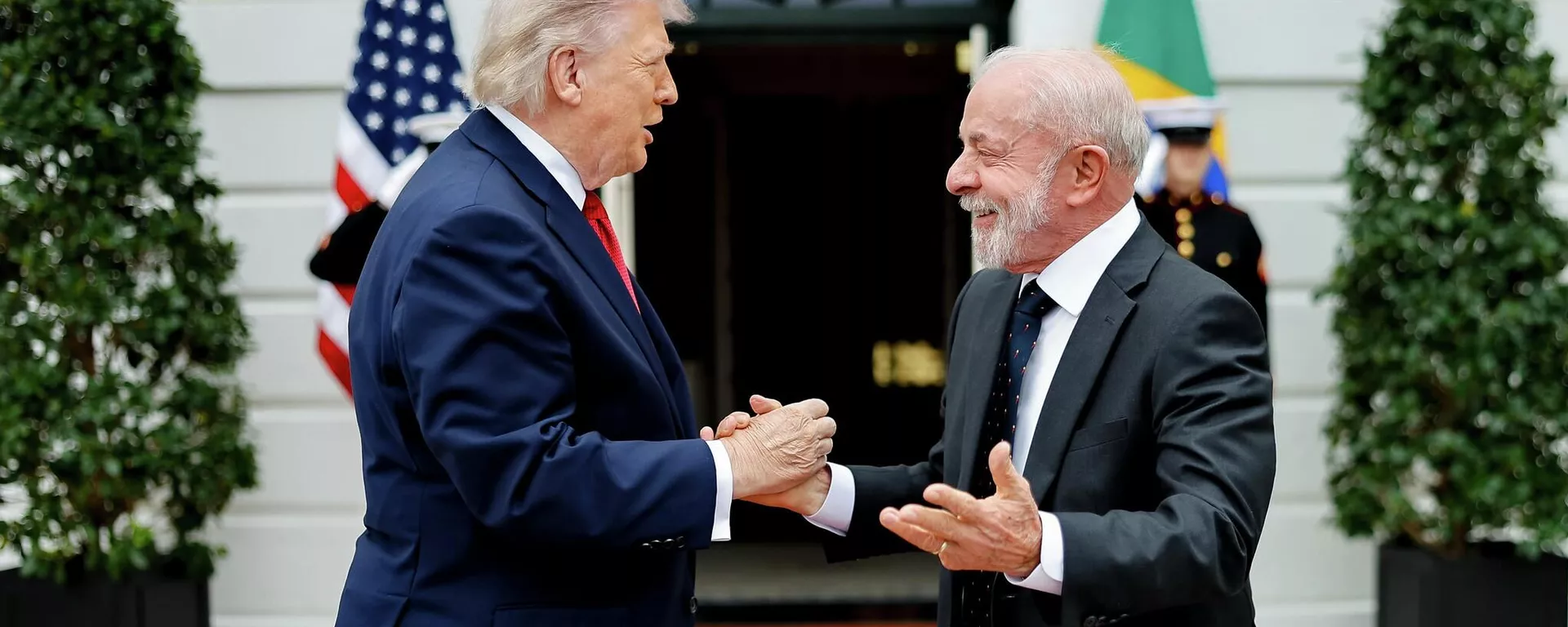 Presidente Luiz Inácio Lula da Silva é recebido pelo presidente norte-americano Donald Trump na Casa Branca. 7 de maio de 2026 - Sputnik Brasil, 1920, 07.05.2026