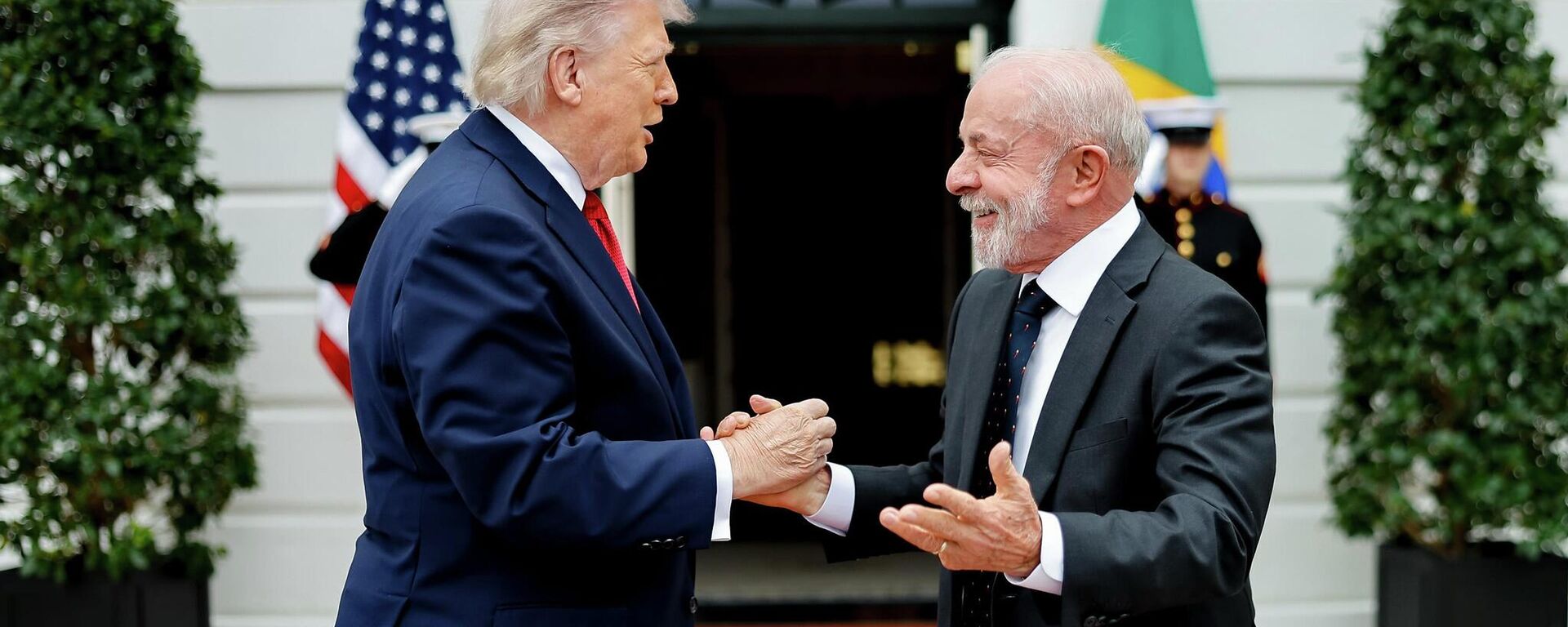 Presidente Luiz Inácio Lula da Silva é recebido pelo presidente norte-americano Donald Trump na Casa Branca. 7 de maio de 2026 - Sputnik Brasil, 1920, 07.05.2026