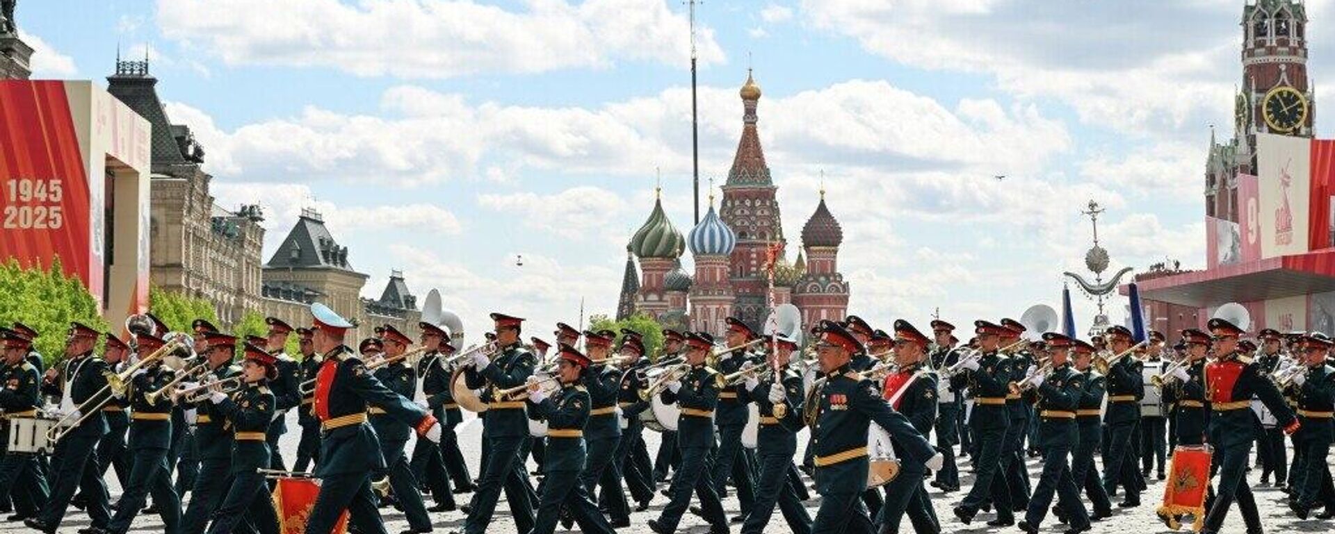 Parada militar na Praça Vermelha em Moscou pelo 81º aniversário da Grande Vitória - Sputnik Brasil, 1920, 09.05.2026