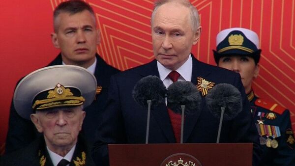 Vladimir Putin parabeniza os militares e todos os cidadãos russos pelo Dia da Vitória - Sputnik Brasil