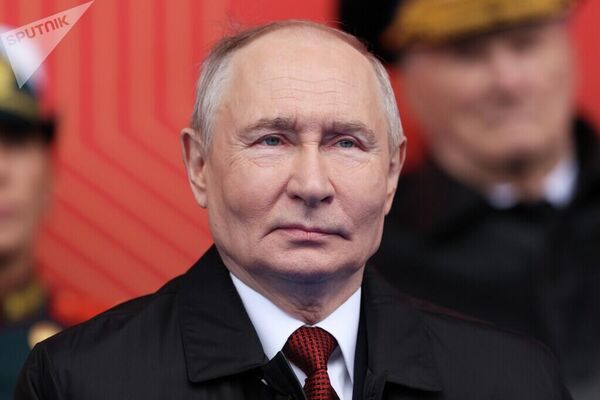 O presidente russo, Vladimir Putin, chegou à Praça Vermelha para a parada em celebração do Dia da Vitória - Sputnik Brasil