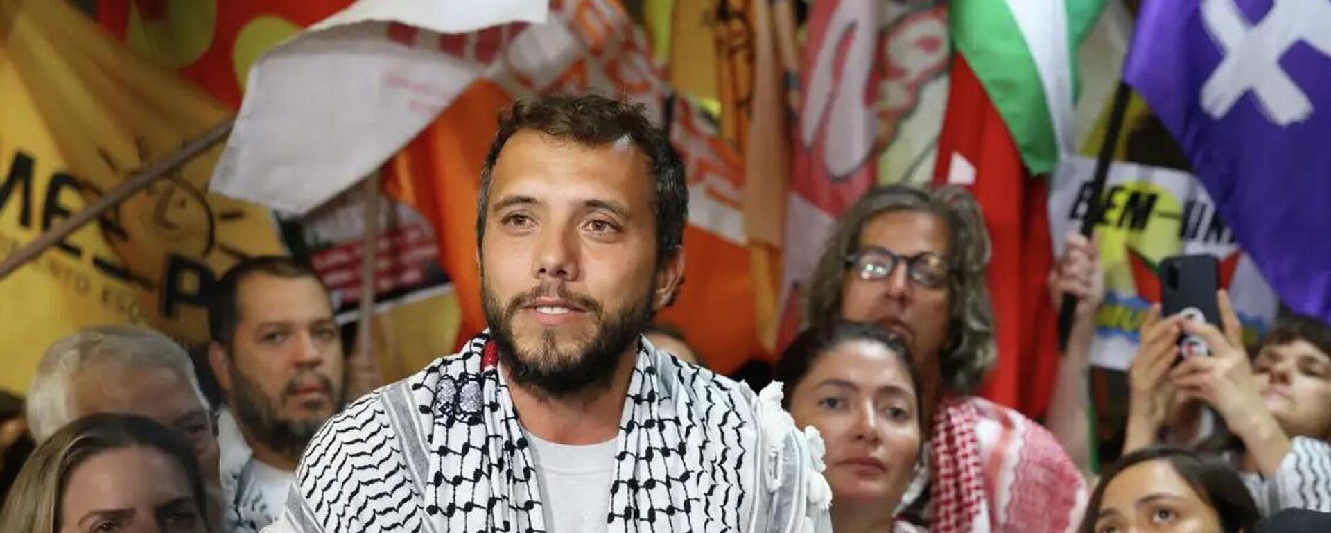 O ativista brasileiro Thiago Ávila durante evento no Brasil - Sputnik Brasil, 1920, 10.05.2026