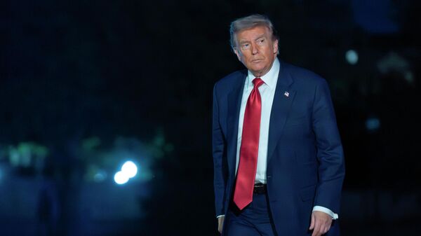 O presidente dos Estados Unidos, Donald Trump, chegando à Casa Branca, em 8 de maio de 2026 - Sputnik Brasil
