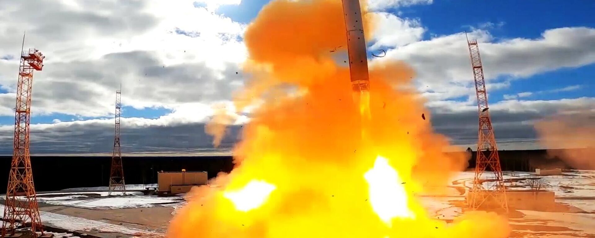 Lançamento do míssil balístico intercontinental de base fixa Sarmat a partir do cosmódromo de Plesetsk - Sputnik Brasil, 1920, 12.05.2026