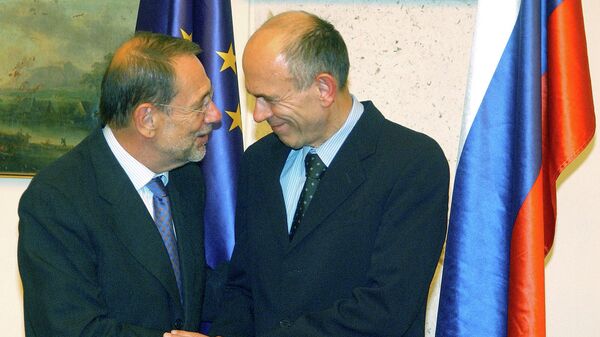 Javier Solana (à esquerda), então chefe da política externa e de segurança da União Europeia, com o então presidente esloveno, Janez Drnovsek, em setembro de 2004, no contexto da entrada do país no bloco europeu e na Organização do Tratado do Atlântico Norte (OTAN) - Sputnik Brasil