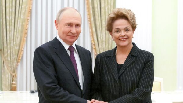 O presidente russo, Vladimir Putin, se reúne com a presidente do Novo Banco de Desenvolvimento (NBD), Dilma Rousseff, no Kremlin. Moscou, Rússia, 13 de maio de 2026 - Sputnik Brasil
