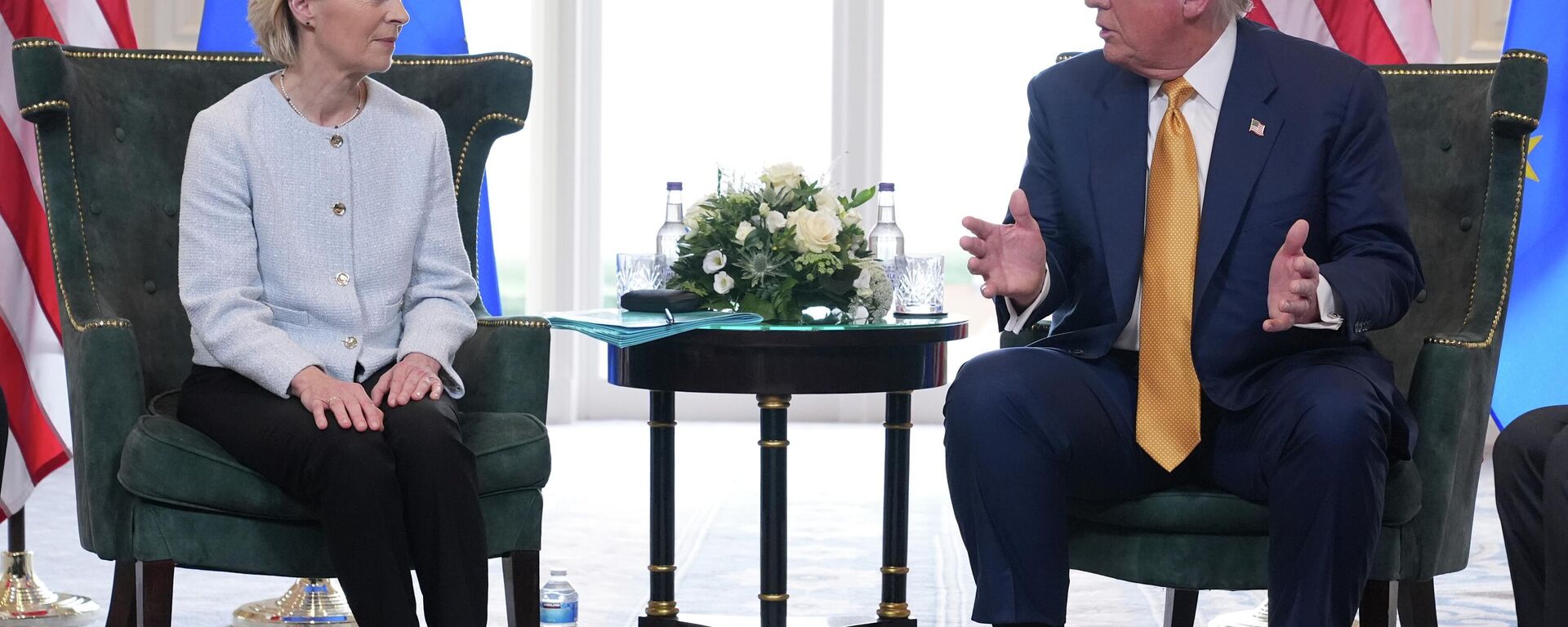 O presidente Donald Trump e a presidente da Comissão Europeia, Ursula von der Leyen. - Sputnik Brasil, 1920, 13.05.2026