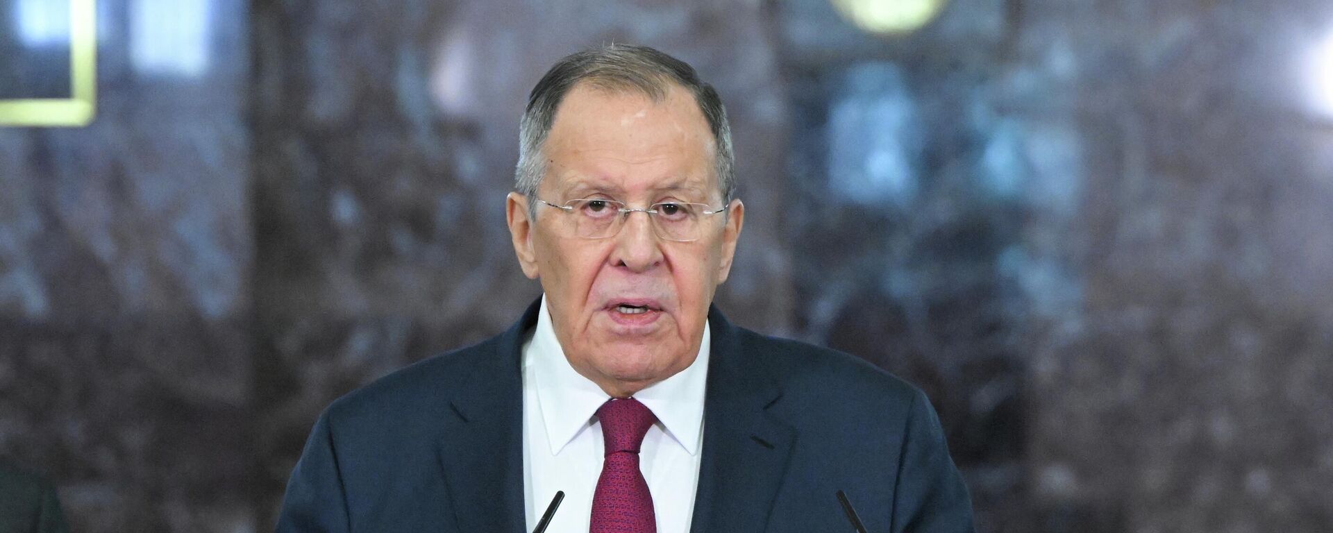 O ministro das Relações Exteriores da Rússia, Sergei Lavrov, discursa em uma cerimônia em 8 de maio de 2026 - Sputnik Brasil, 1920, 13.05.2026