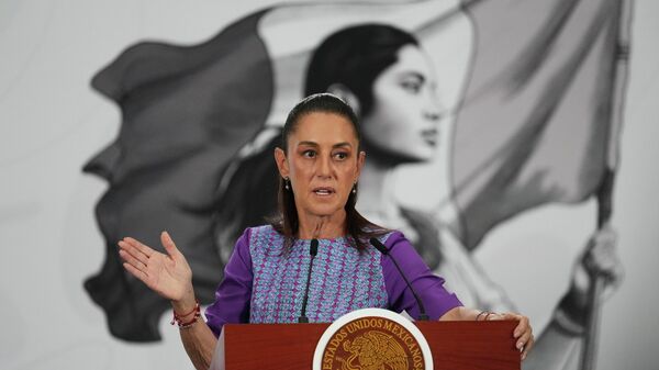 A presidente do México, Claudia Sheinbaum, durante coletiva de imprensa na Cidade do México, em 30 de abril em 2026 - Sputnik Brasil