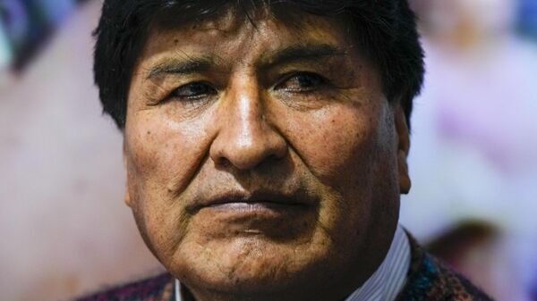Evo Morales, ex-presidente e líder do partido MAS, se reúne com parlamentares de seu partido em La Paz, Bolívia, 5 de março de 2024 - Sputnik Brasil