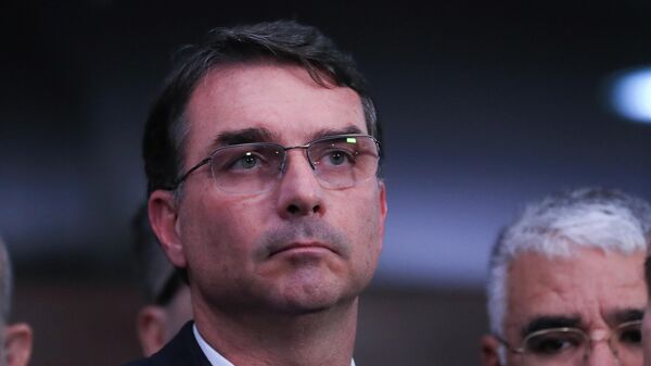 O senador Flávio Bolsonaro (PL-RJ) durante coletiva de imprensa no Congresso Nacional, em Brasília (DF), em 9 de setembro de 2025 - Sputnik Brasil