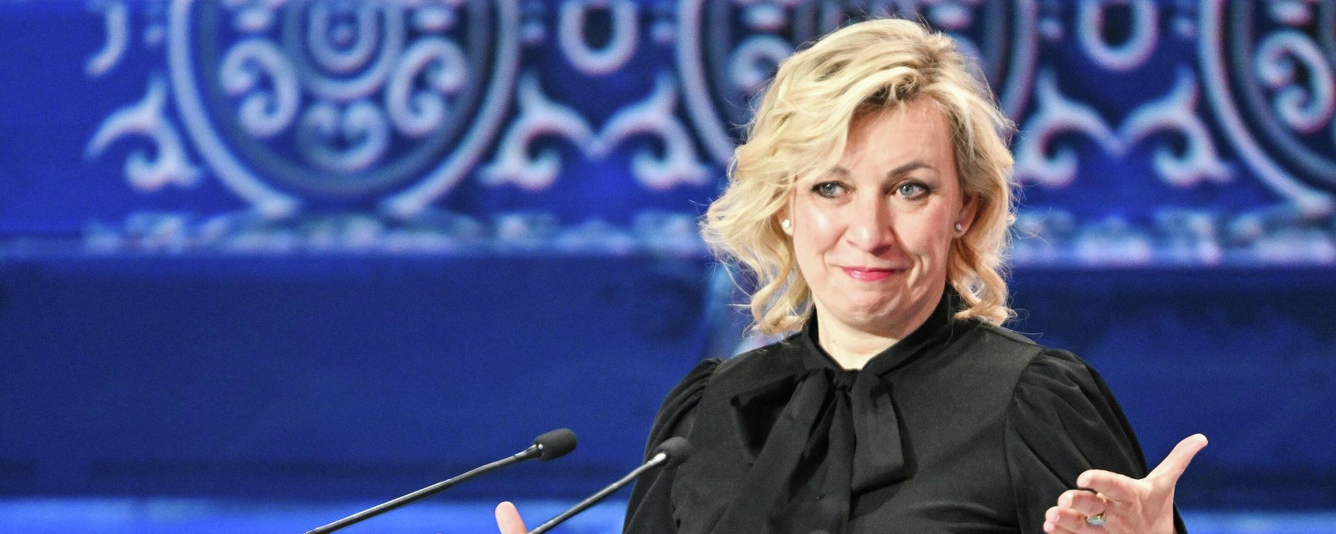 A representante oficial do Ministério das Relações Exteriores da Rússia, Maria Zakharova, durante evento em 28 de abril de 2026 - Sputnik Brasil, 1920, 21.07.2026