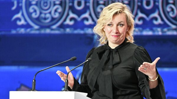 A representante oficial do Ministério das Relações Exteriores, Maria Zakharova, durante evento em 28 de abril de 2026 - Sputnik Brasil