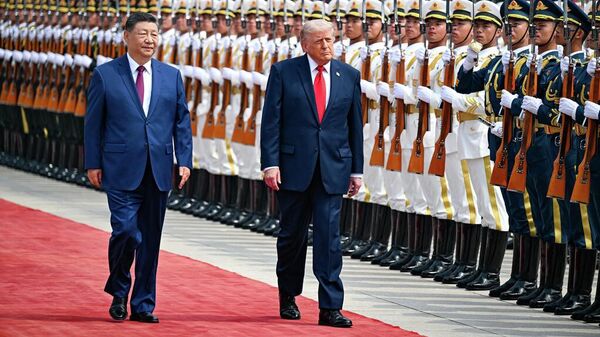 O presidente dos EUA, Donald Trump, e seu homólogo chinês, Xi Jinping, em Pequim. - Sputnik Brasil