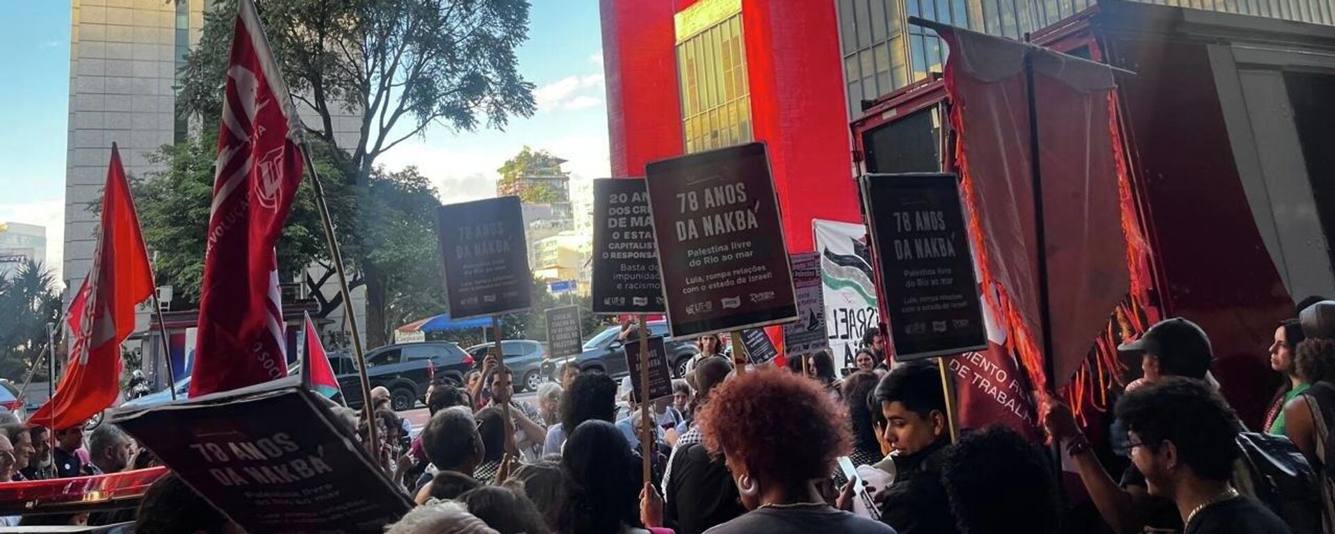Manifestantes vão às ruas em São Paulo em alusão aos 78 anos da Nakba. 16 de maio de 2026 - Sputnik Brasil, 1920, 16.05.2026