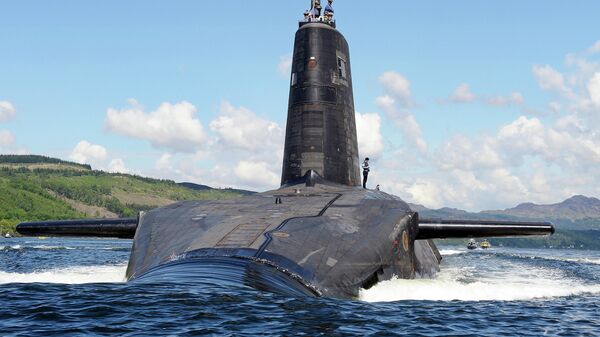 O submarino HMS Victorious da Marinha Real Britânica, um dos portadores de mísseis nucleares do Reino Unido - Sputnik Brasil