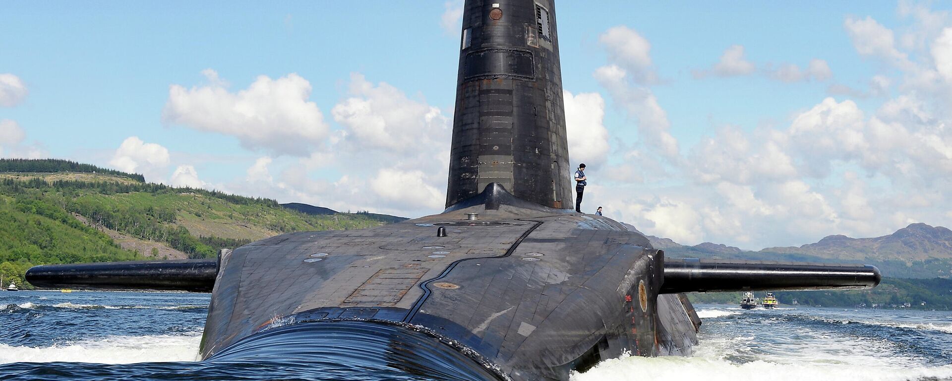 O submarino HMS Victorious da Marinha Real Britânica, um dos portadores de mísseis nucleares do Reino Unido - Sputnik Brasil, 1920, 17.05.2026