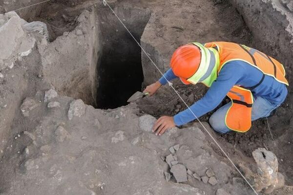 A equipe de salvamento arqueológico que trabalha no projeto do trem México-Querétaro investigou cistas e túmulos encontrados perto de Tula - Sputnik Brasil