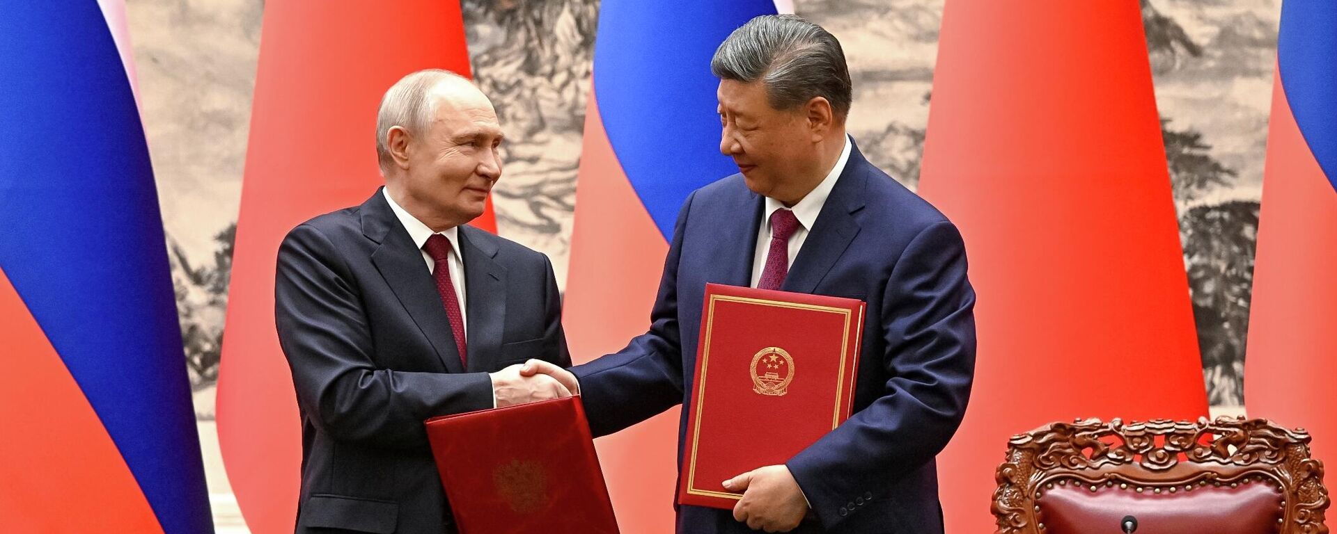 O presidente russo, Vladimir Putin, e seu homólogo chinês, Xi Jinping, durante reunião em Pequim, em 20 de maio de 2026. - Sputnik Brasil, 1920, 20.05.2026