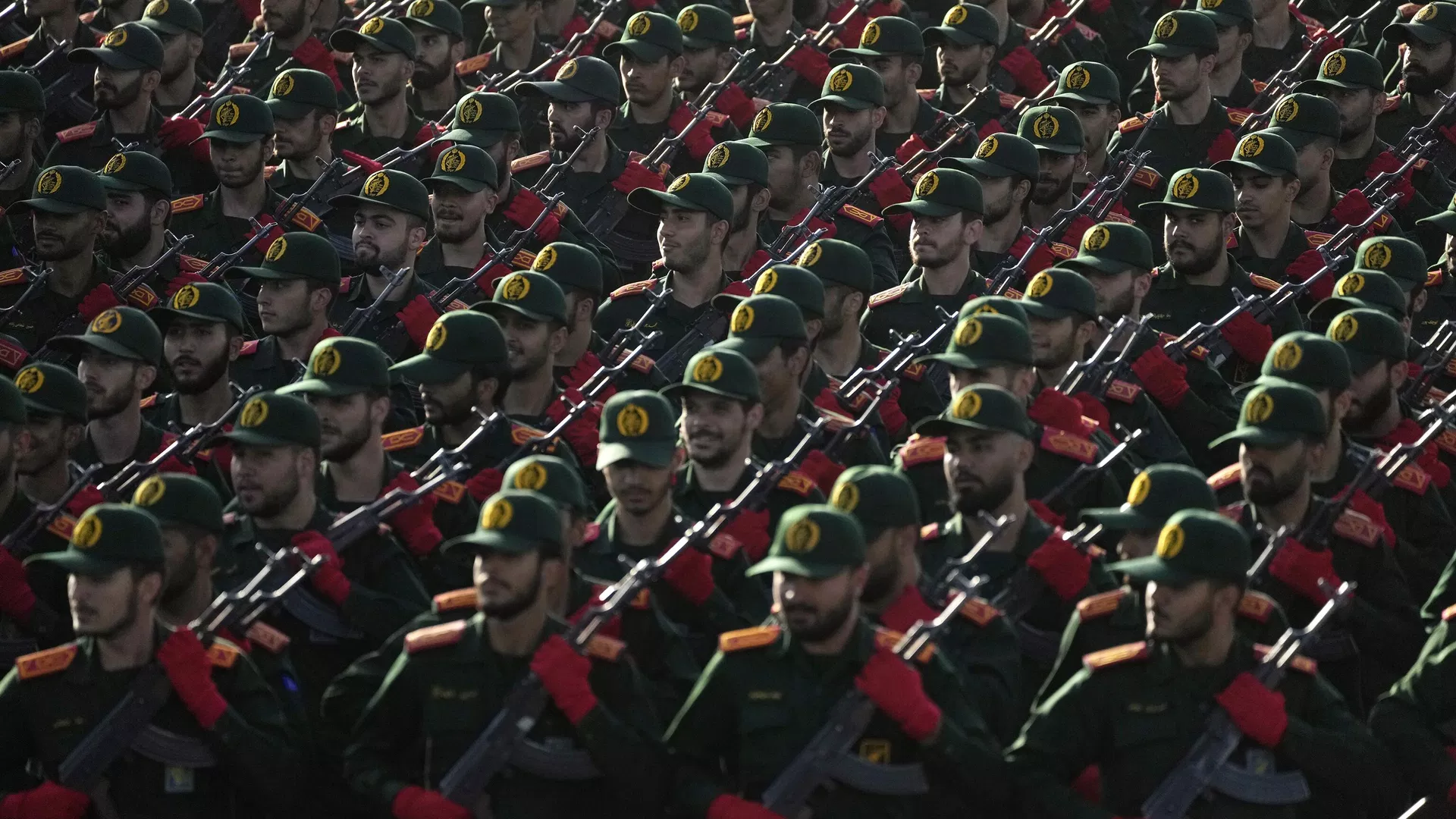 Corpo de Guardiães da Revolução Islâmica (IRGC, na sigla em inglês) do Irã, a unidade de elite das Forças Armadas iranianas Corpo de Guardiães da Revolução Islâmica (IRGC, na sigla em inglês) do Irã, a unidade de elite das Forças Armadas iranianas - Sputnik Brasil, 1920, 26.09.2026
