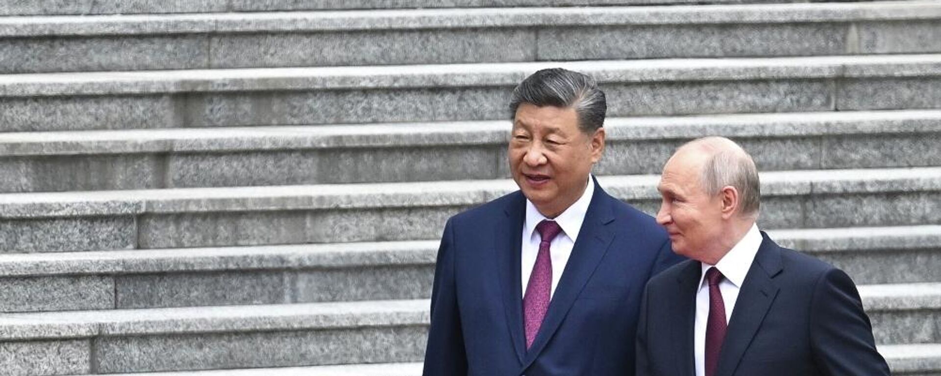 O presidente chinês Xi Jinping e o presidente russo Vladimir Putin durante uma reunião em Pequim - Sputnik Brasil, 1920, 21.05.2026