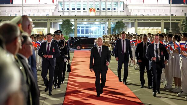 Tapete vermelho e 40 acordos: assim foi o encontro Putin-Xi em Pequim - Sputnik Brasil