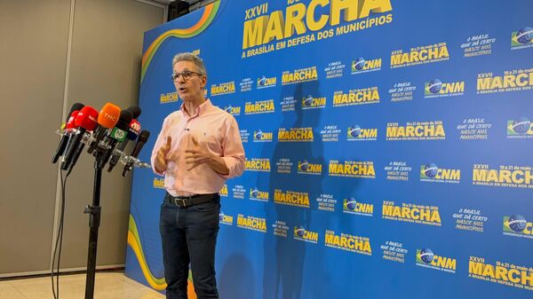 Ex-governador Romeu Zema durante o evento Marcha a Brasília em Defesa dos Municípios - Sputnik Brasil