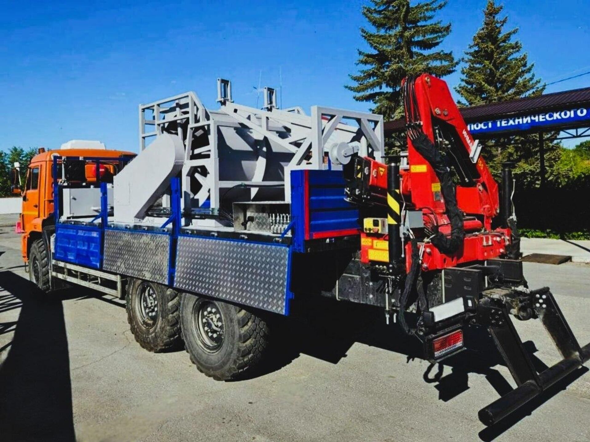 A máquina manipuladora Lebed. A máquina manipuladora Lebed.