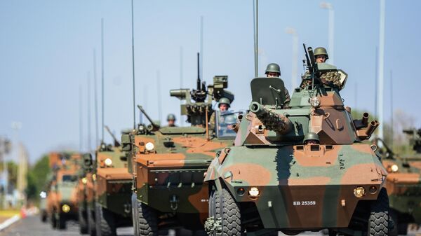 Exército participa de desfile com blindados em Brasília, em 22 de agosto de 2019 - Sputnik Brasil