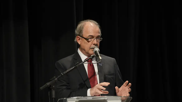 O presidente do Banco Nacional de Desenvolvimento Econômico e Social (BNDES), Aloizio Mercadante, durante discurso em evento - Sputnik Brasil