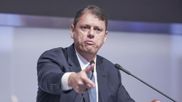 O governador de São Paulo, Tarcísio de Freitas (Republicanos), participa do leilão do PPP novo centro administrativo na B3, 26 de fevereiro de 2026 - Sputnik Brasil