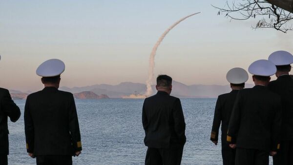 Teste de lançamento de mísseis antinavio e estratégicos de cruzeiro na Coreia do Norte. - Sputnik Brasil