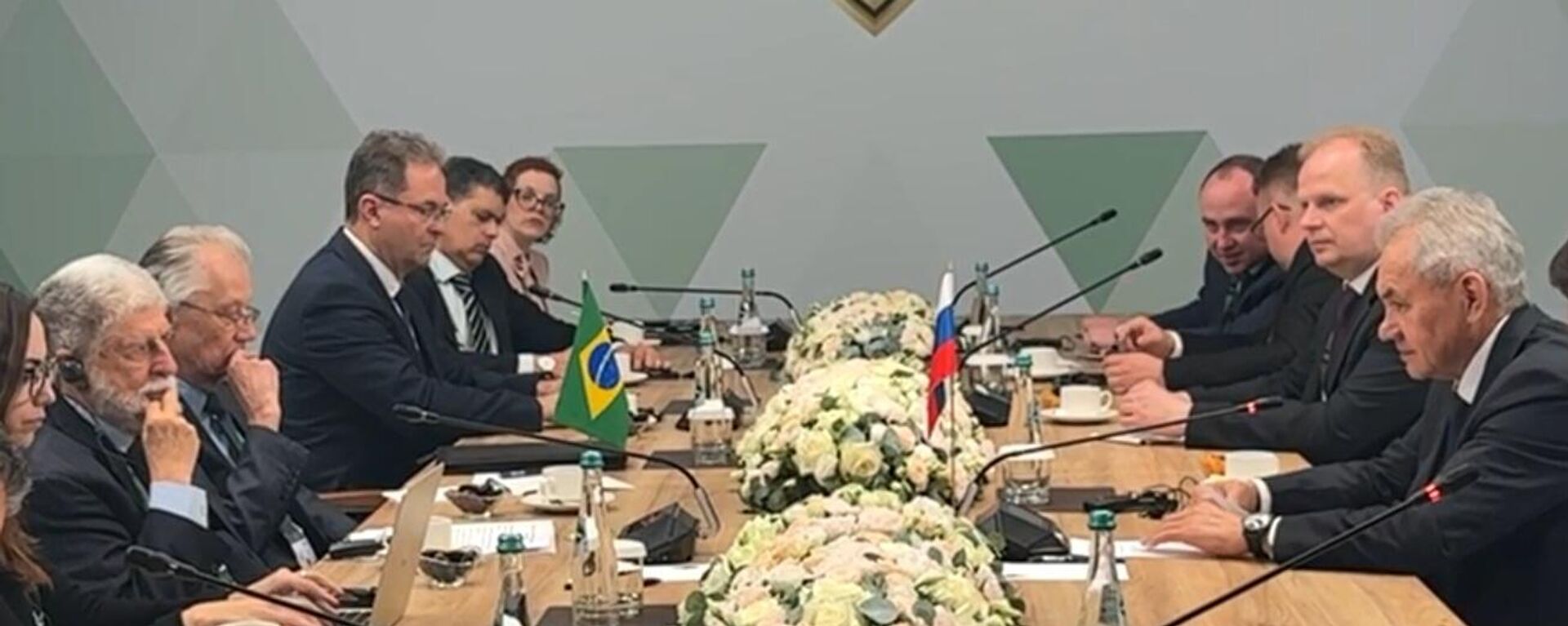 Reunião bilateral entre Brasil e Rússia no Fórum Internacional de Segurança, em Moscou - Sputnik Brasil, 1920, 27.05.2026