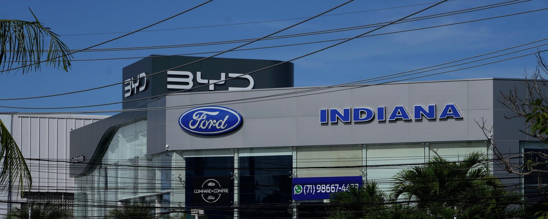 Placas de concessionárias da BYD e da Ford são exibidas em Camaçari, Bahia - Sputnik Brasil, 1920, 28.05.2026