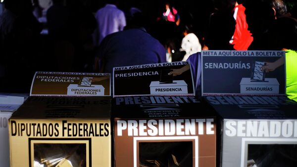 Urnas eleitorais em seção de votação durante eleições gerais em Iztapalapa, na Cidade do México - Sputnik Brasil