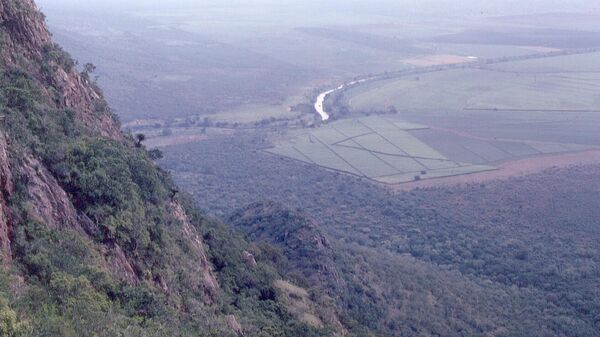 Vista da Caverna Border sobre o rio Ingwavuma, na Suazilândia. - Sputnik Brasil