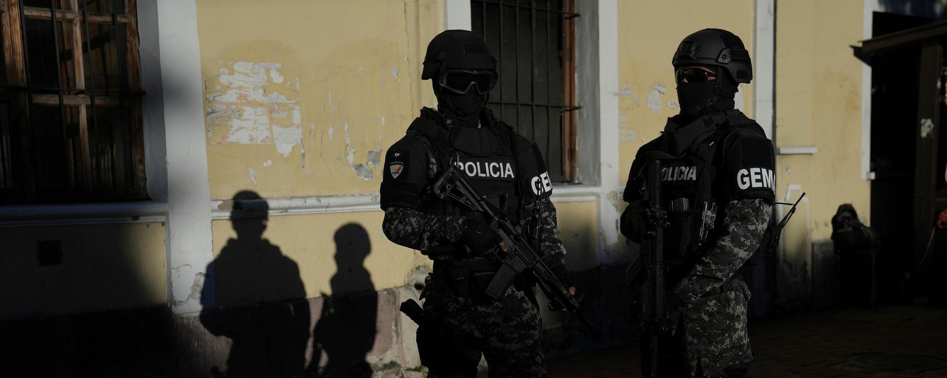 Policiais patrulham os arredores da Assembleia Nacional antes do discurso do presidente Daniel Noboa, em Quito, Equador, em 24 de maio de 2026 - Sputnik Brasil, 1920, 31.05.2026