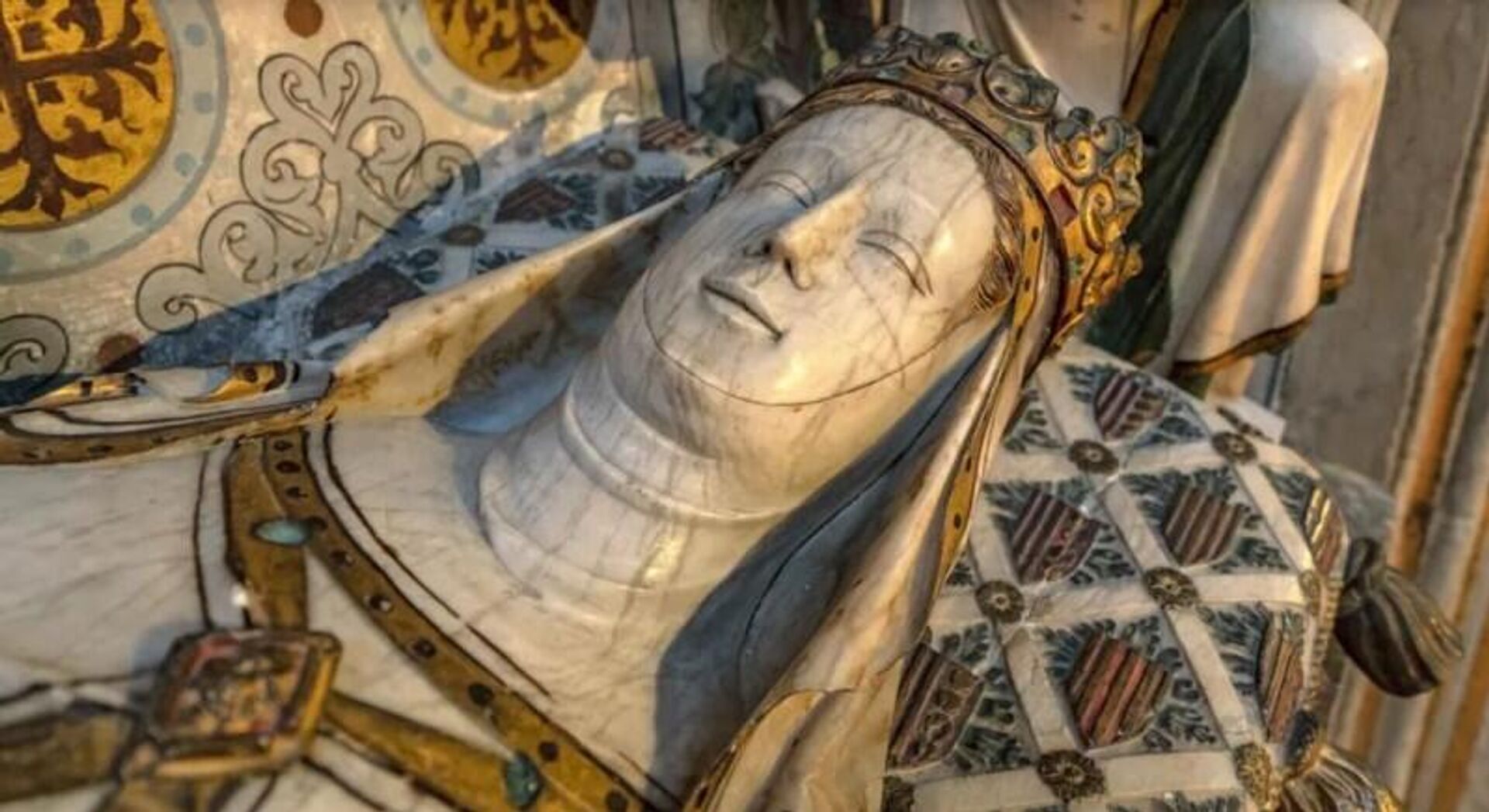 Sarcófago da rainha Elisenda dentro do Mosteiro Real de Santa Maria de Pedralbes.