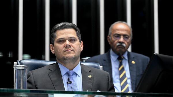 O presidente do Senado, Davi Alcolumbre (União-AP), durante sessão deliberativa, em 1º de junho de 2026 - Sputnik Brasil