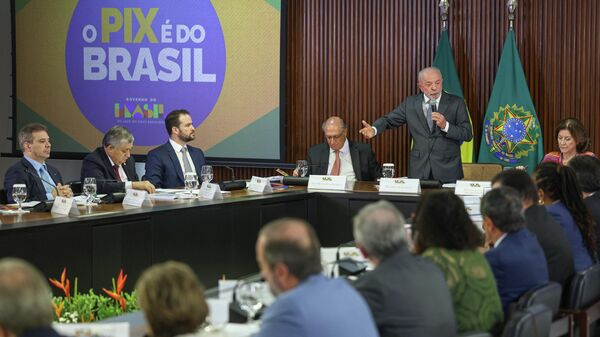O presidente Luiz Inácio Lula da Silva coordena reunião ministerial, no Palácio do Planalto, Brasília, 3 de junho de 2026 - Sputnik Brasil
