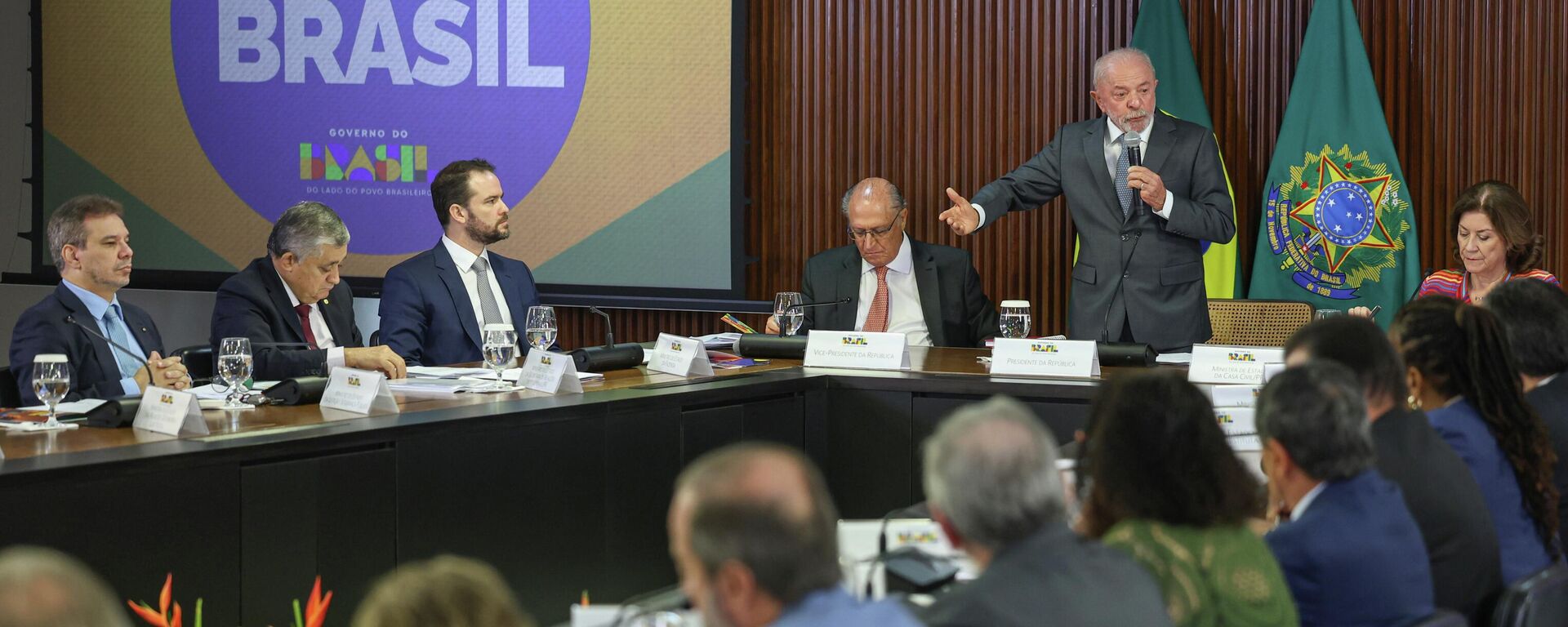 O presidente Luiz Inácio Lula da Silva coordena reunião ministerial, no Palácio do Planalto, Brasília, 3 de junho de 2026 - Sputnik Brasil, 1920, 03.06.2026